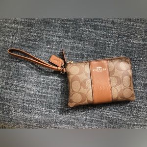 NWOT Coach wristlet
